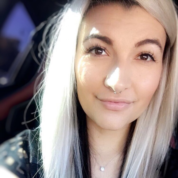 Meet your Posher, Ashton - Picture 5 of 8